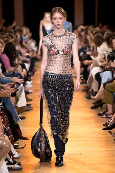 Look 19